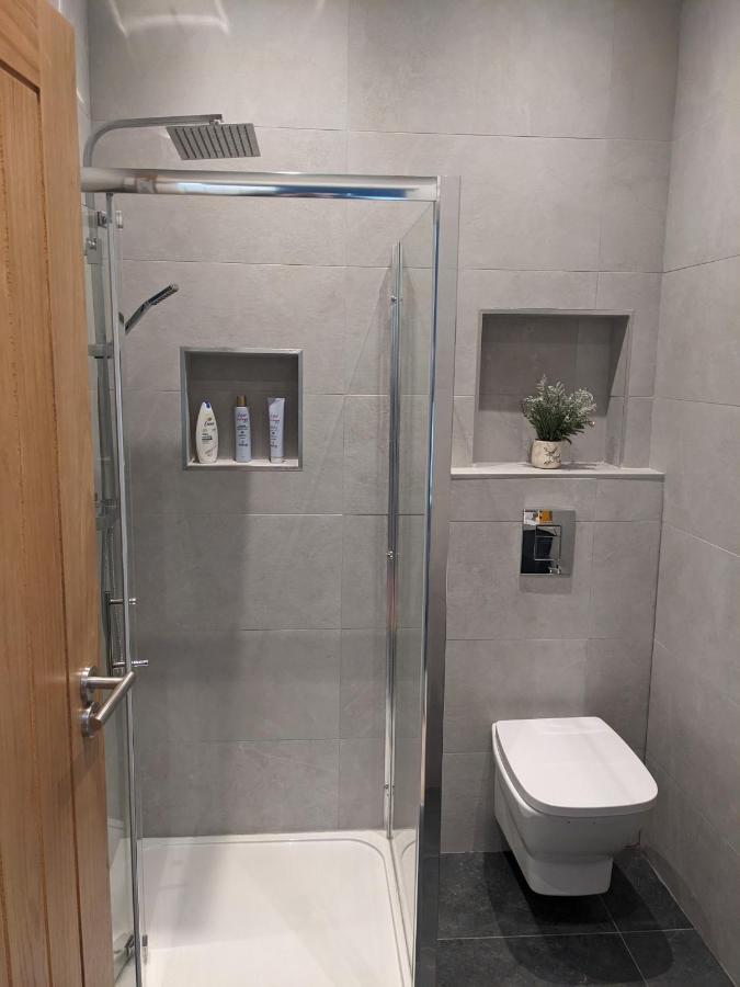 Modern Aptmt, 2 Stops To Central London, Smart Lock, Netflix 일링 외부 사진
