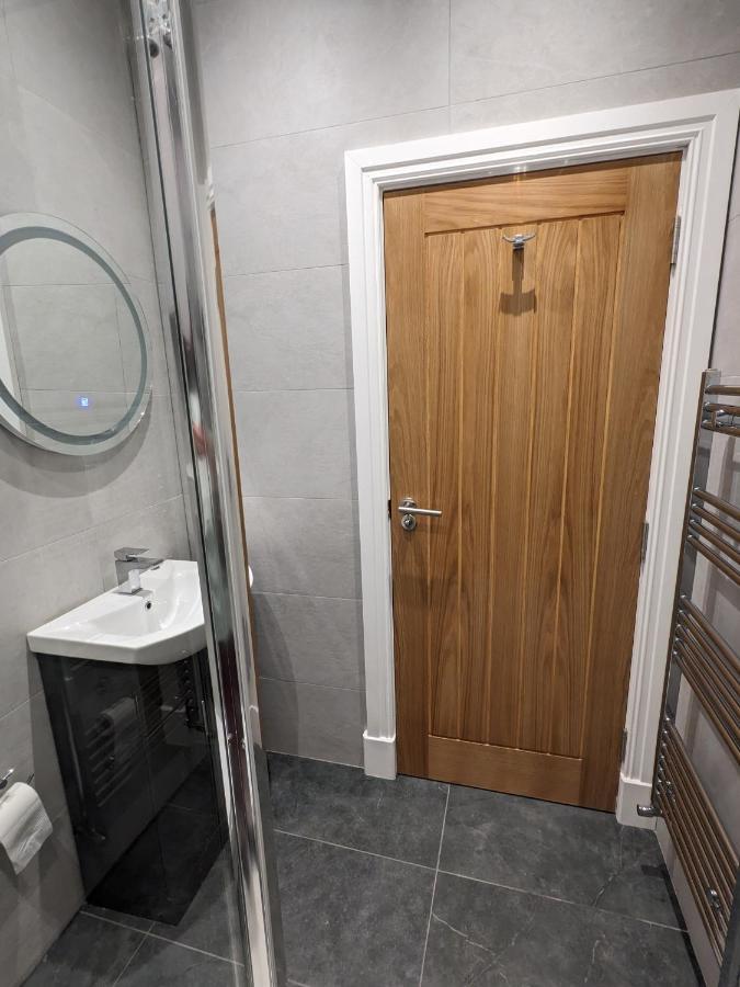 Modern Aptmt, 2 Stops To Central London, Smart Lock, Netflix 일링 외부 사진