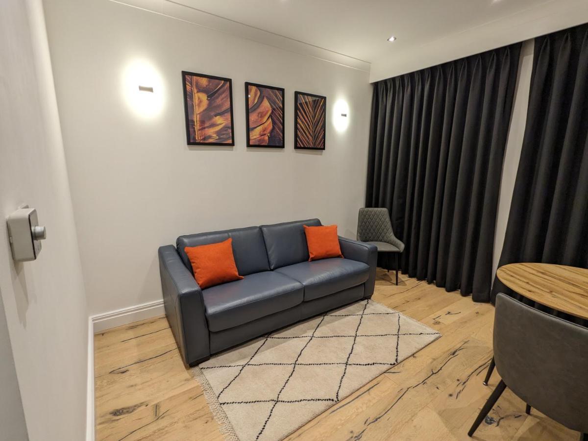 Modern Aptmt, 2 Stops To Central London, Smart Lock, Netflix 일링 외부 사진