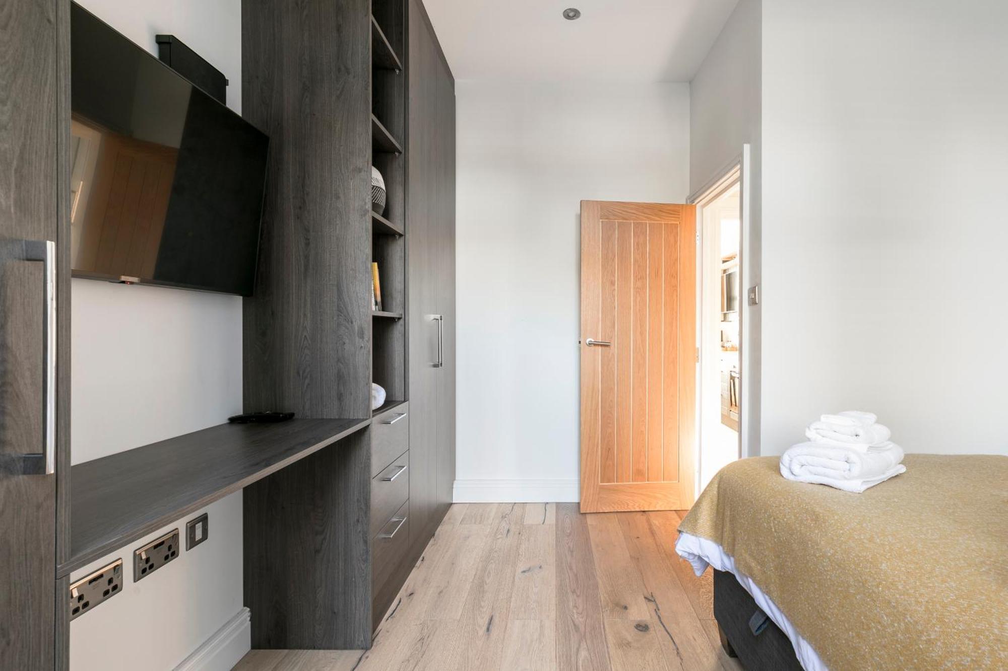 Modern Aptmt, 2 Stops To Central London, Smart Lock, Netflix 일링 외부 사진